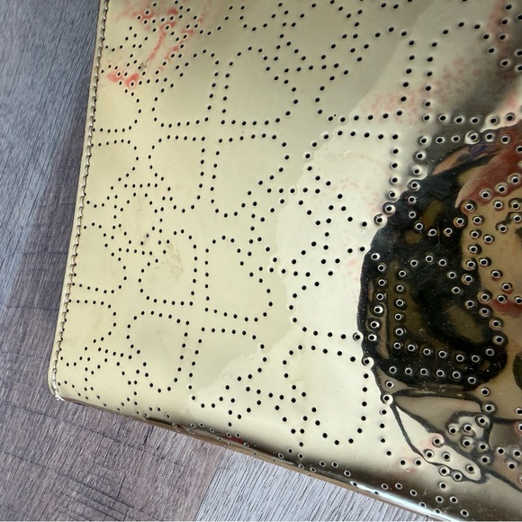 KATE SPADE Gold Perforated Heart Cosmetic Case Pouch Parent Shiny *Flaw* - Picture 8 of 11